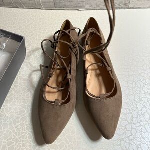 Ann Taylor Brown Lace-Up Flats with Pointed Toe